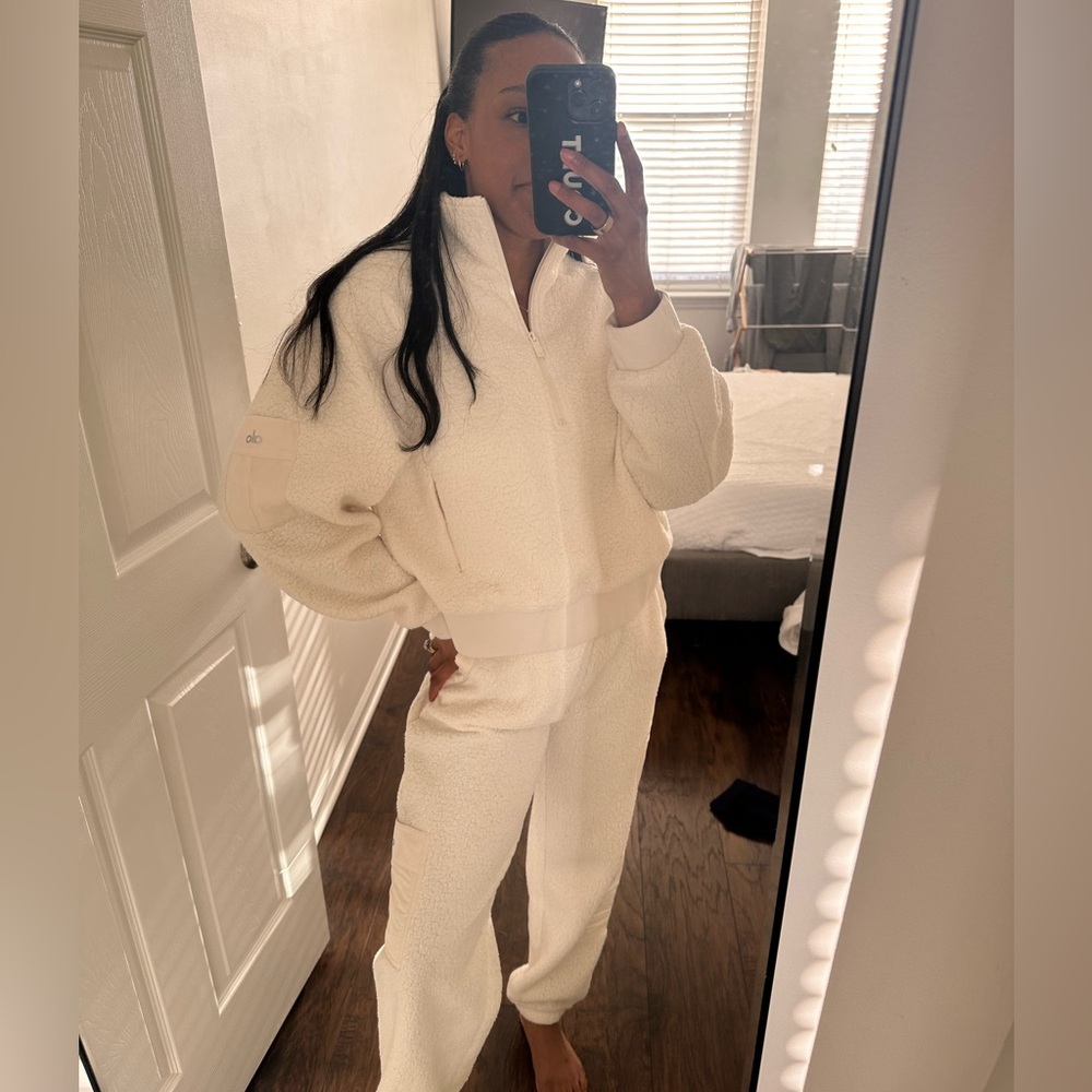 Alo Yoga Sherpa Quarterzip Sweatshirt and Joggers Set
